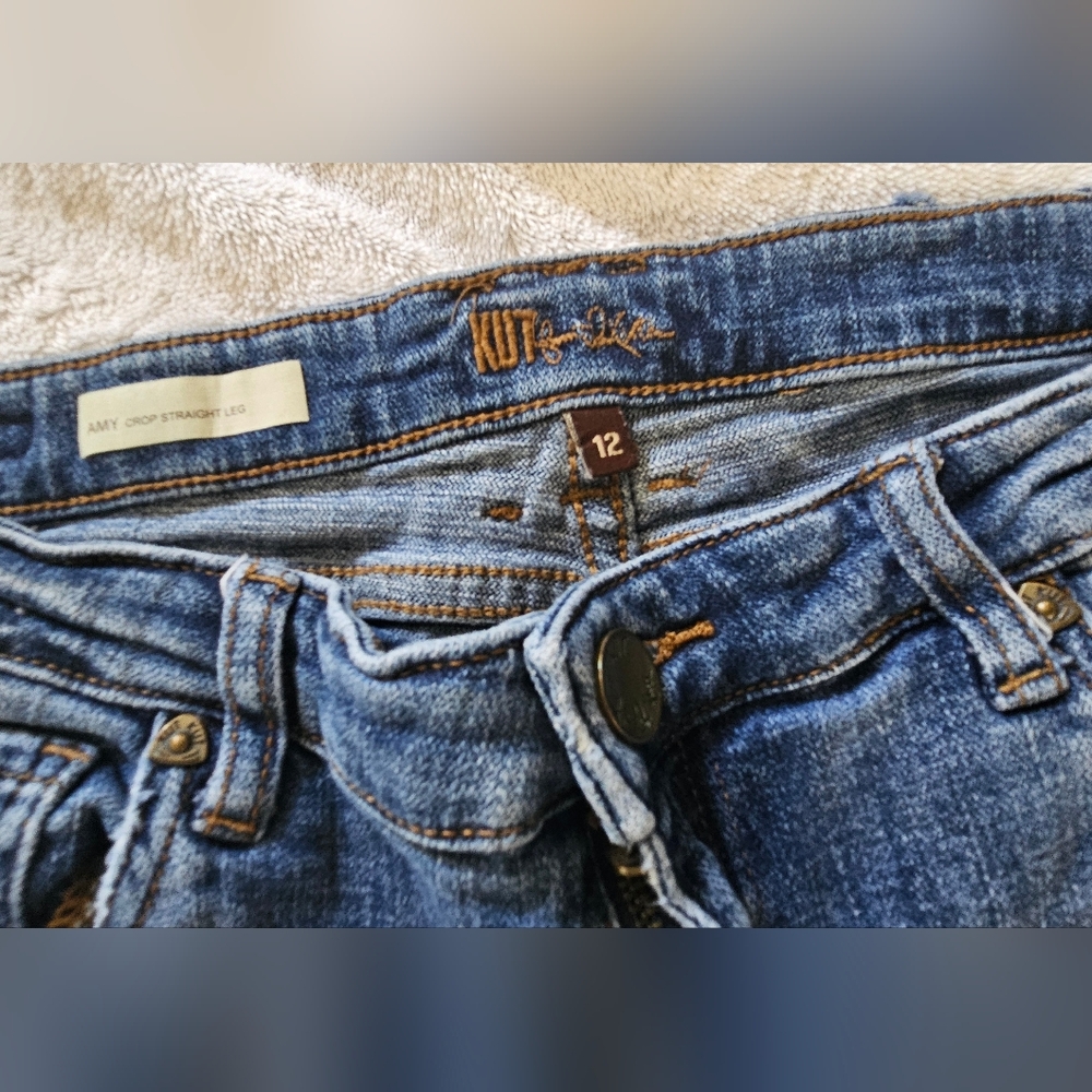 Kut from the Kloth Classic Blue Straight Leg Capri Jeans